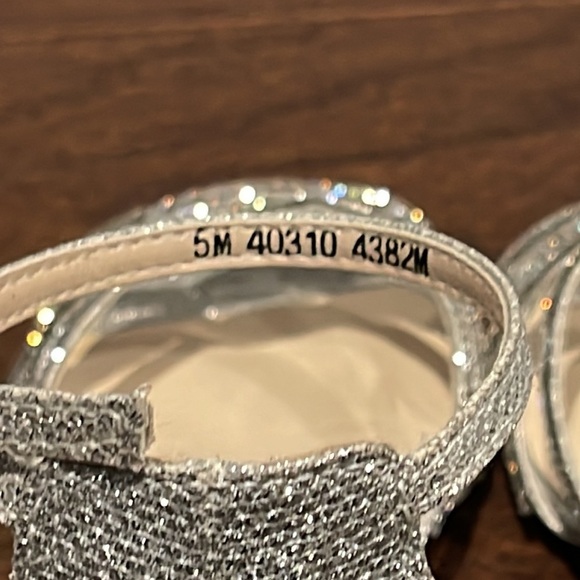 Benjamin Walk Touch Ups Women’s Silver Dress Shoes Size 5 - Picture 5 of 7